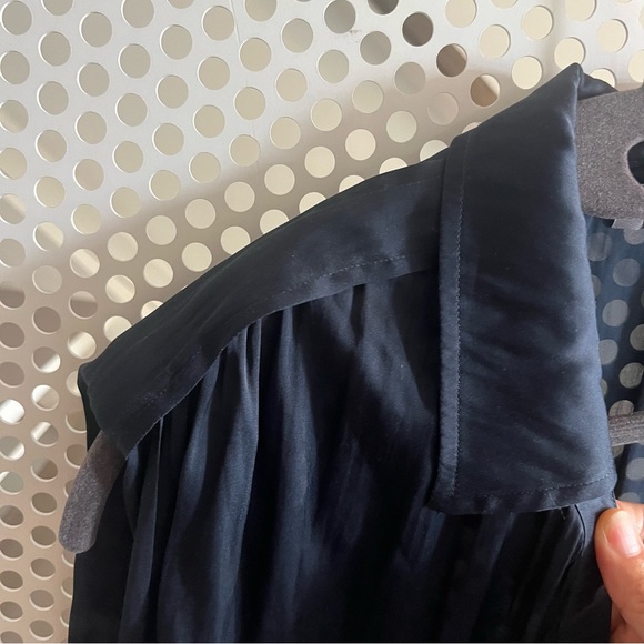 Vince Collared Cowl Sleeve Scoop Neck Top with Shoulder Tabs Size 6 Navy Blue - Picture 7 of 10